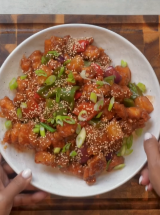 A plate of food with sesame seeds and meat.